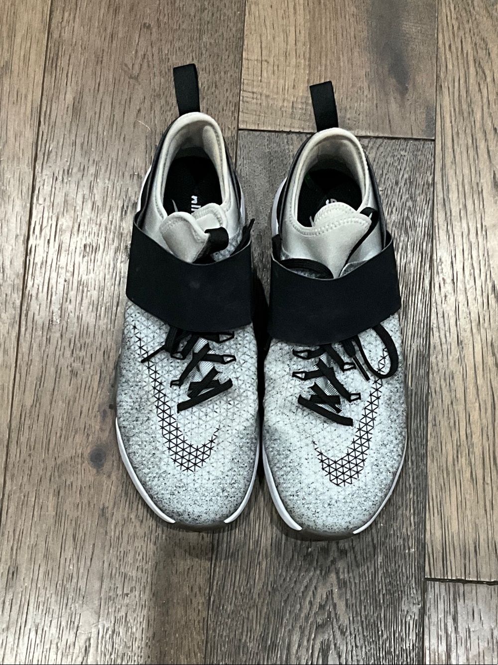 Nike Men’s Gray Knit Sneakers with Black Strap